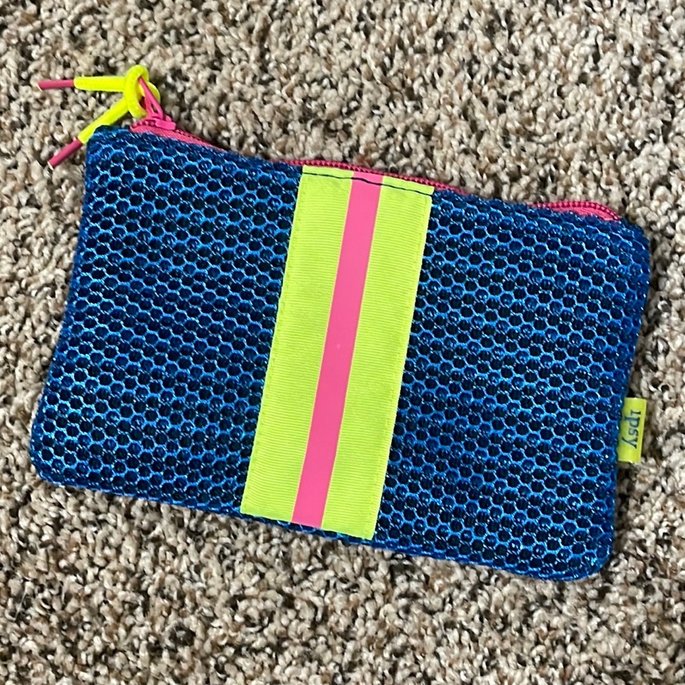 Ipsy makeup cosmetic bag case blue mesh zipper closure